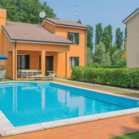 Beautiful In Albarella Ro With Kitchen Holiday home *