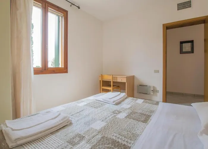 Дом отдыха 3 Bedroom Awesome In Albarella Ro *