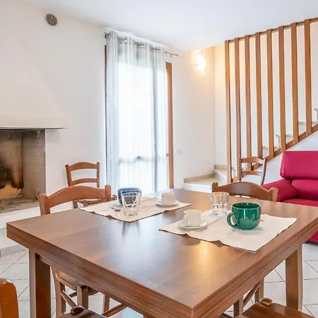 펜션 3 Bedroom Awesome In Albarella Ro *