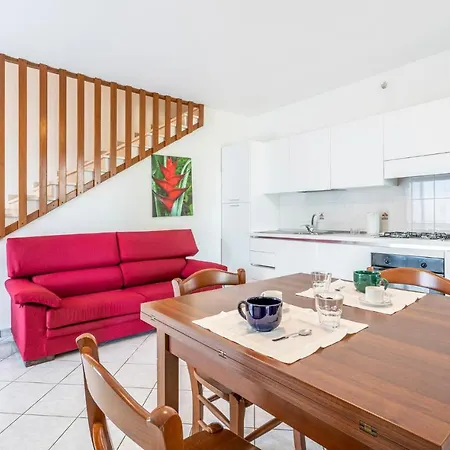 Beautiful In Albarella Ro With Kitchen Holiday home *