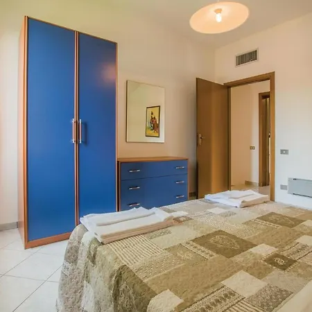 펜션 3 Bedroom Awesome In Albarella Ro 이솔라 알바렐라