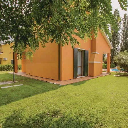Beautiful In Albarella Ro With Kitchen Holiday home *