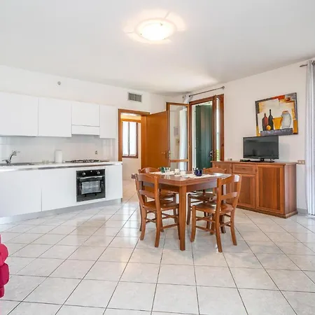 Beautiful In Albarella Ro With Kitchen Holiday home