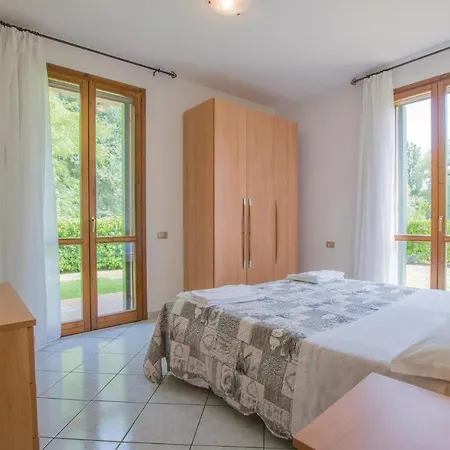 בית נופש Beautiful In Albarella Ro With Kitchen